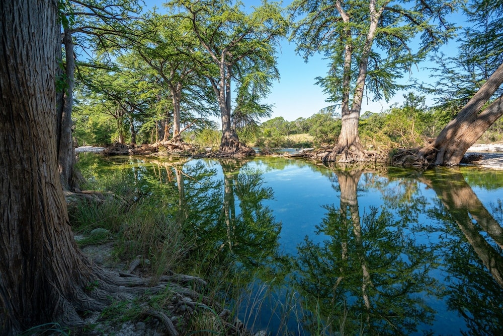 Frio Rivers Edge In The Heart Of Hill Country 3 Bedroom Cabin