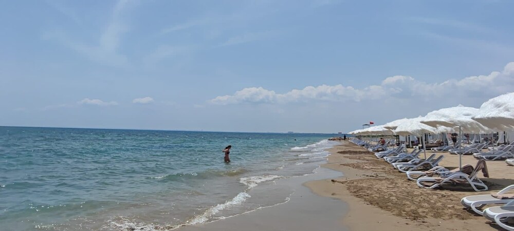 1 Bed Villa Sleeps 2 - Pool, Parking, Wifi