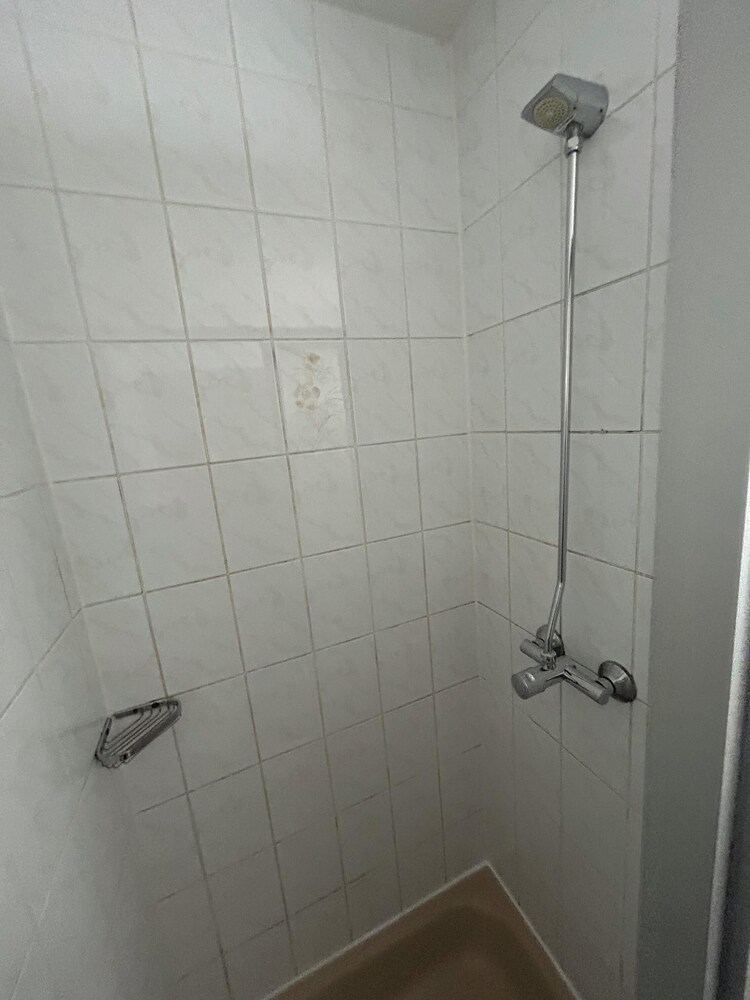 2-Rent Group Hostel Rooms AUB162