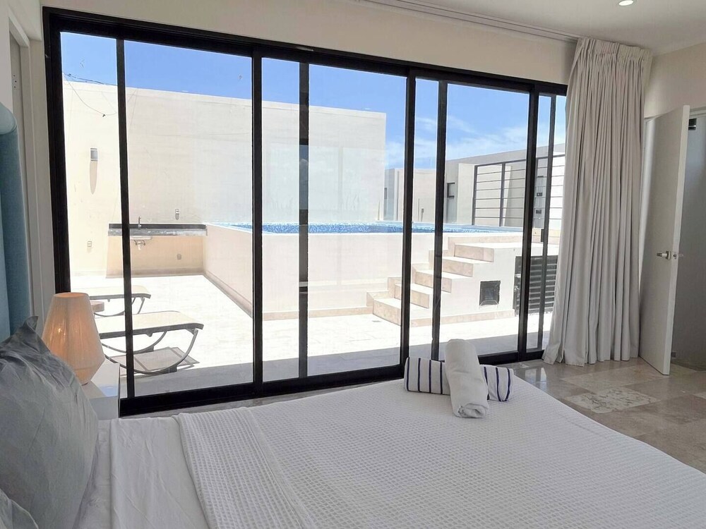 Spacious Penthouse at Viva Residences