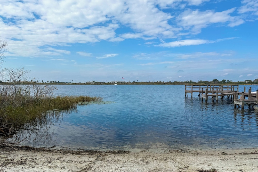 Lake Access & Lanai: Haines City Family Home!