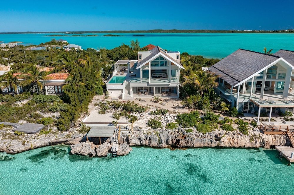 La Mer Villa West Luxury Oceanfront on Sapodilla Bay