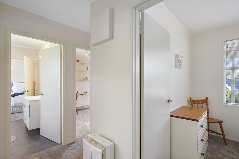 Bright & Sunny Meadowbank - Gardens view 4