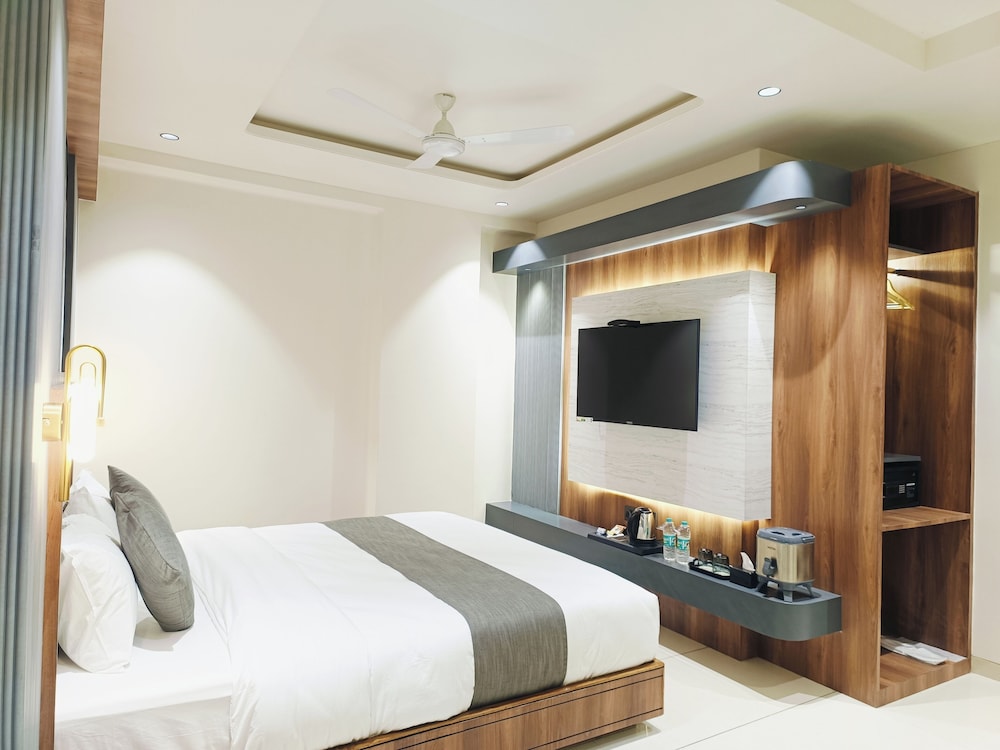 Hotel Maskan Surat