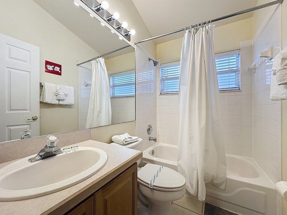 Incredible 4 Bed Pool/spa Home, Minutes To Disney 4 Bedroom Villa