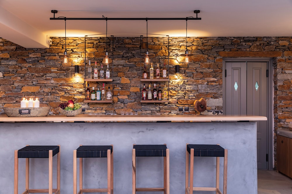Chora Kythnos Suites