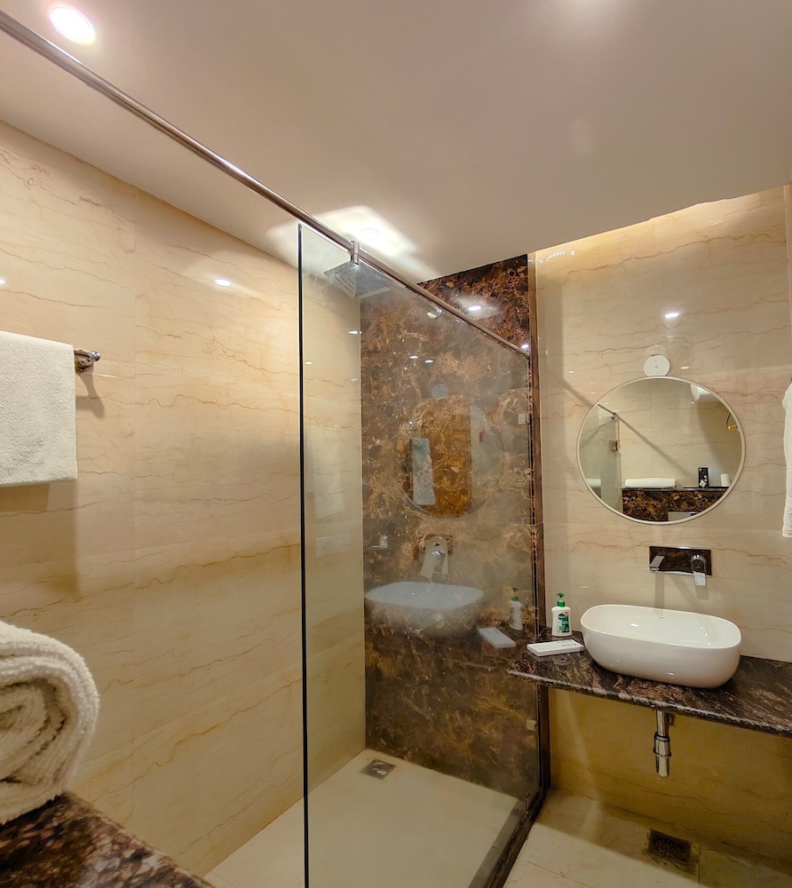 Luxury Inn by Stotrak Hotels