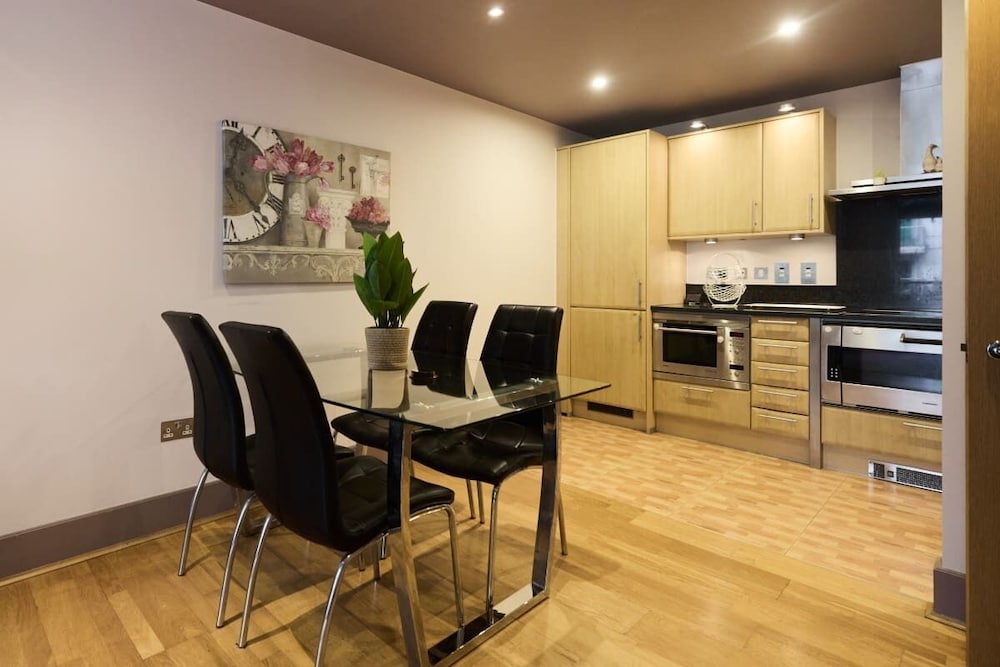 The Vauxhall Hideout - Comfy 2bdr Flat With Balcony
