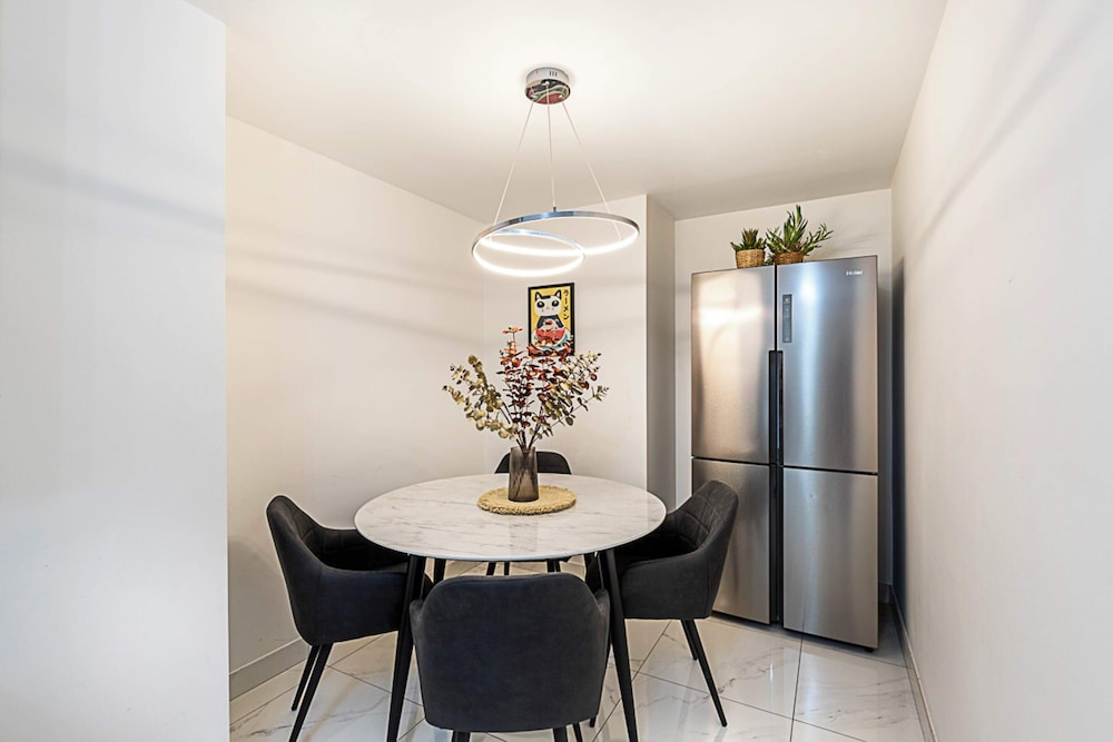 Modern and Minimalist Flat in Vauxhall