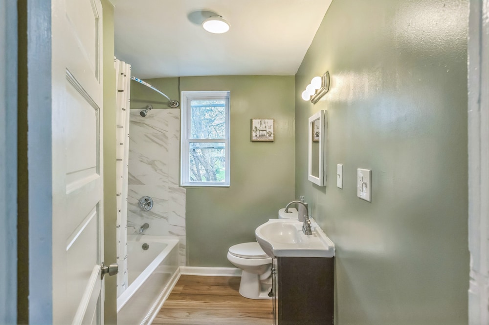 Comfy 3br Flat Close To The Falls 3 Bedroom Apts