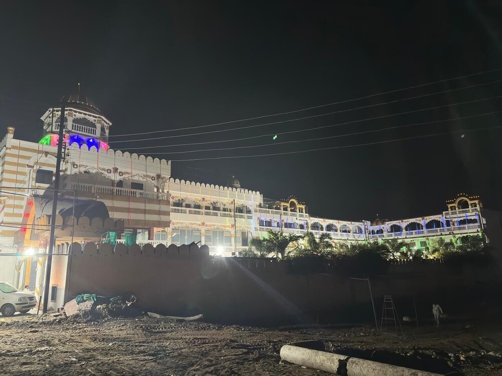 Hotel Karishma Palace Badnawar