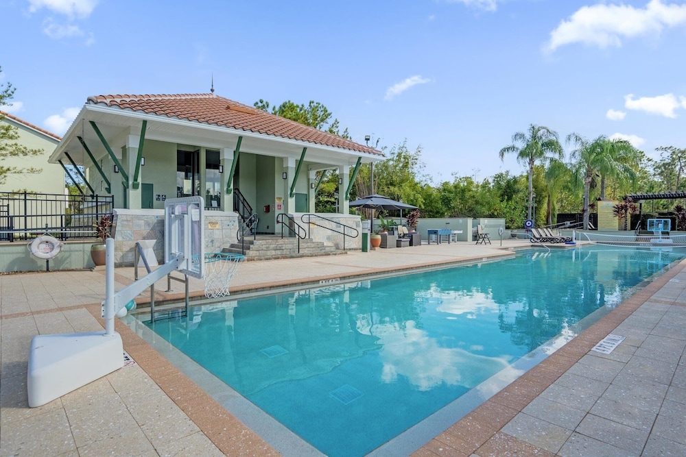 Enchanted Garden Resort 2 Miles from Disney 4 Bedroom Townhome 4 Townhouse