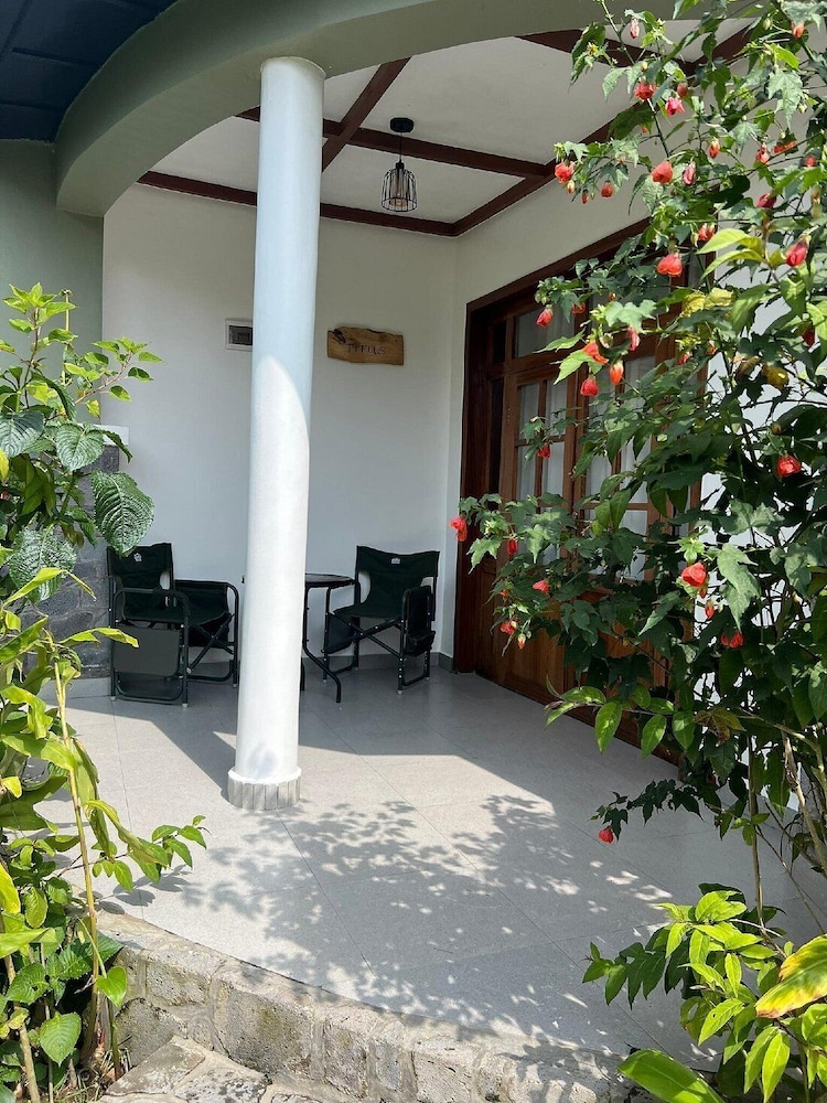 Footprints kinigi lodge