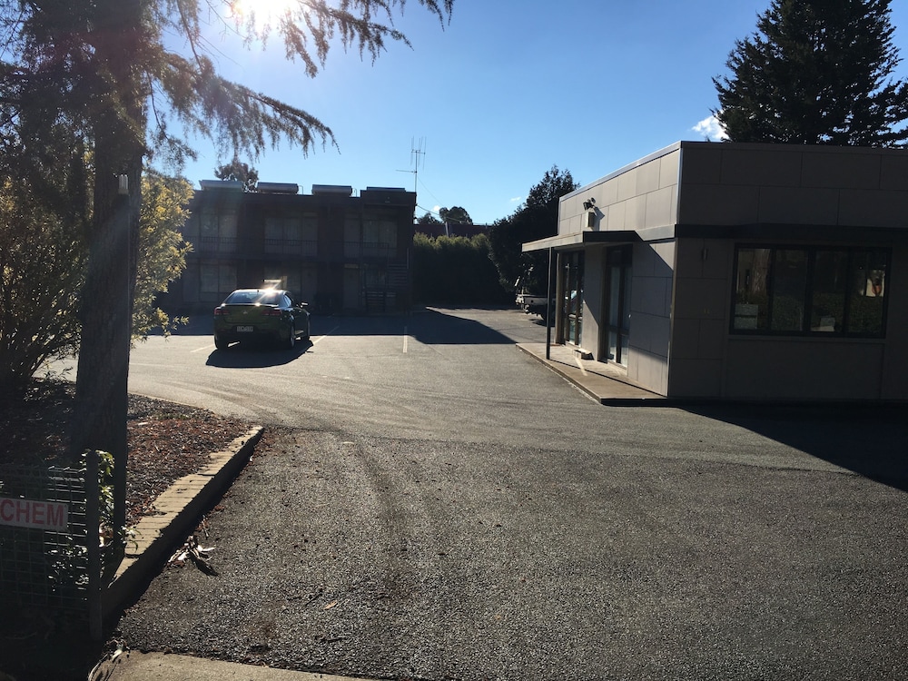Red Cedars Motel