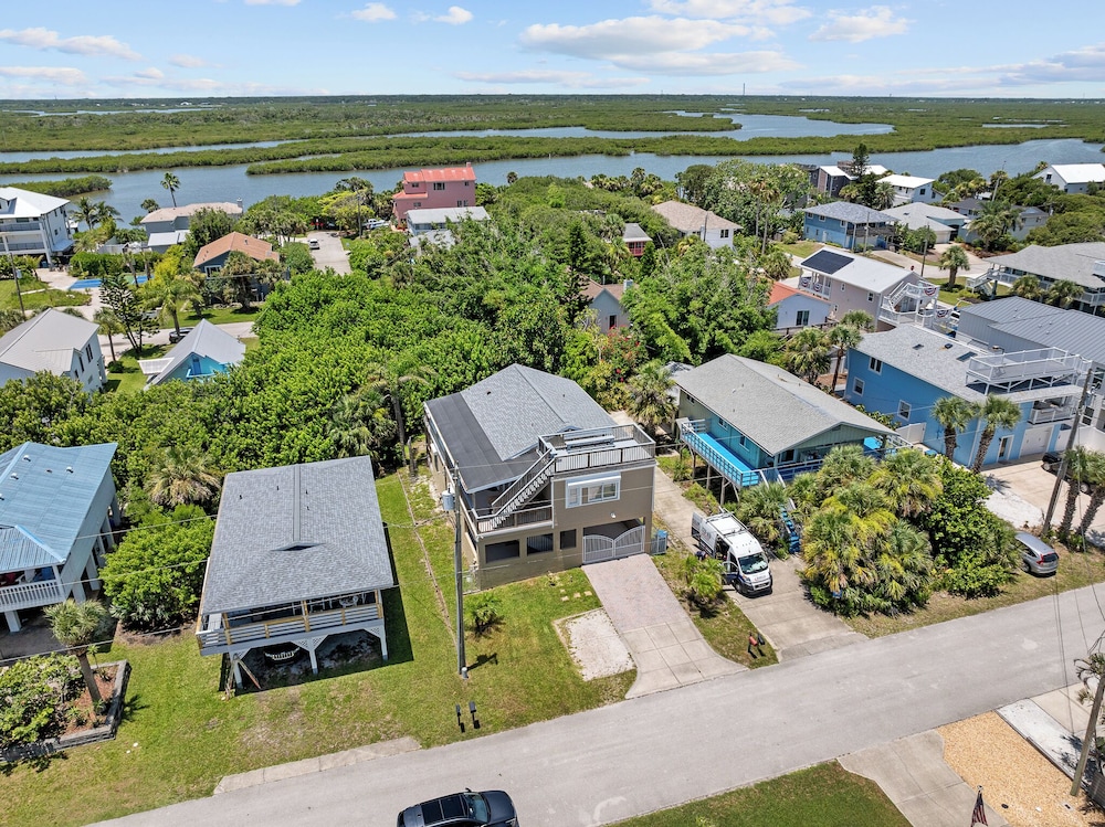 4BR Beach House Spacious Steps From Sand