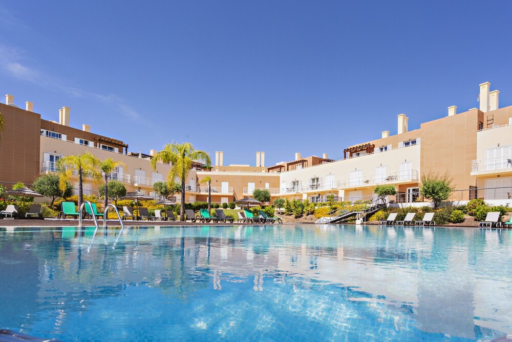 CG 11F - Garden - Cabanas Gardens