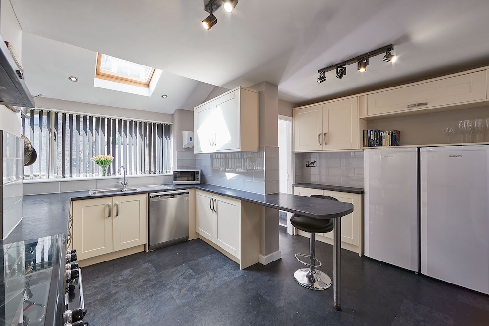 Host Stay Rosedale House