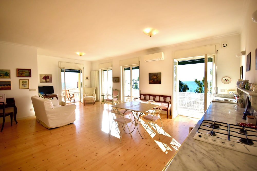 Panorama Apartment in Ospedaletti