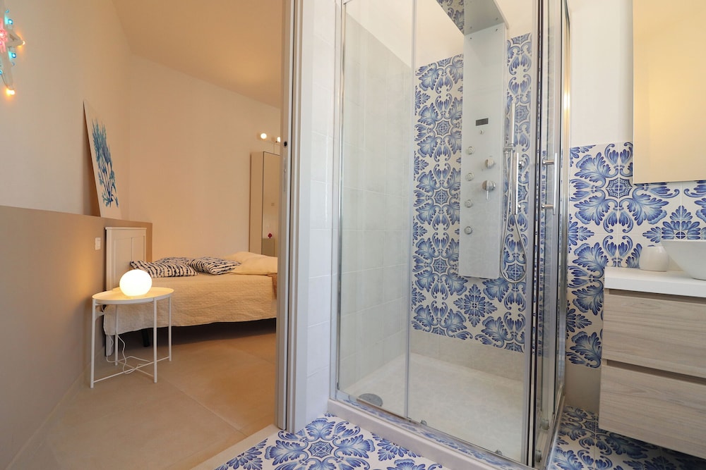 Casa Maya Modern Open-space Apartment Steps From Otrantos Seafront