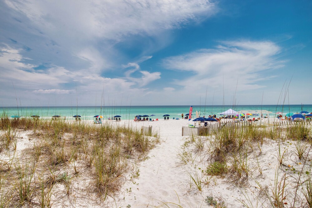 Searenity Awaits: 2-bd, 2-ba Coastal Escape! Perfect for 5! Pet Friendly!