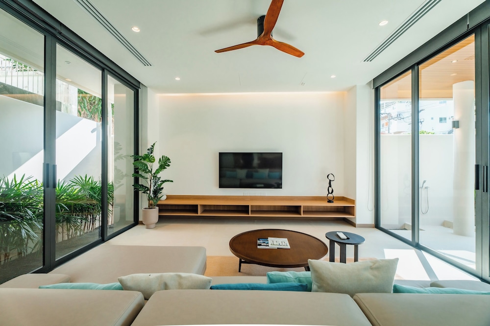 Modern Tropical Pool Villa - Saiyuan