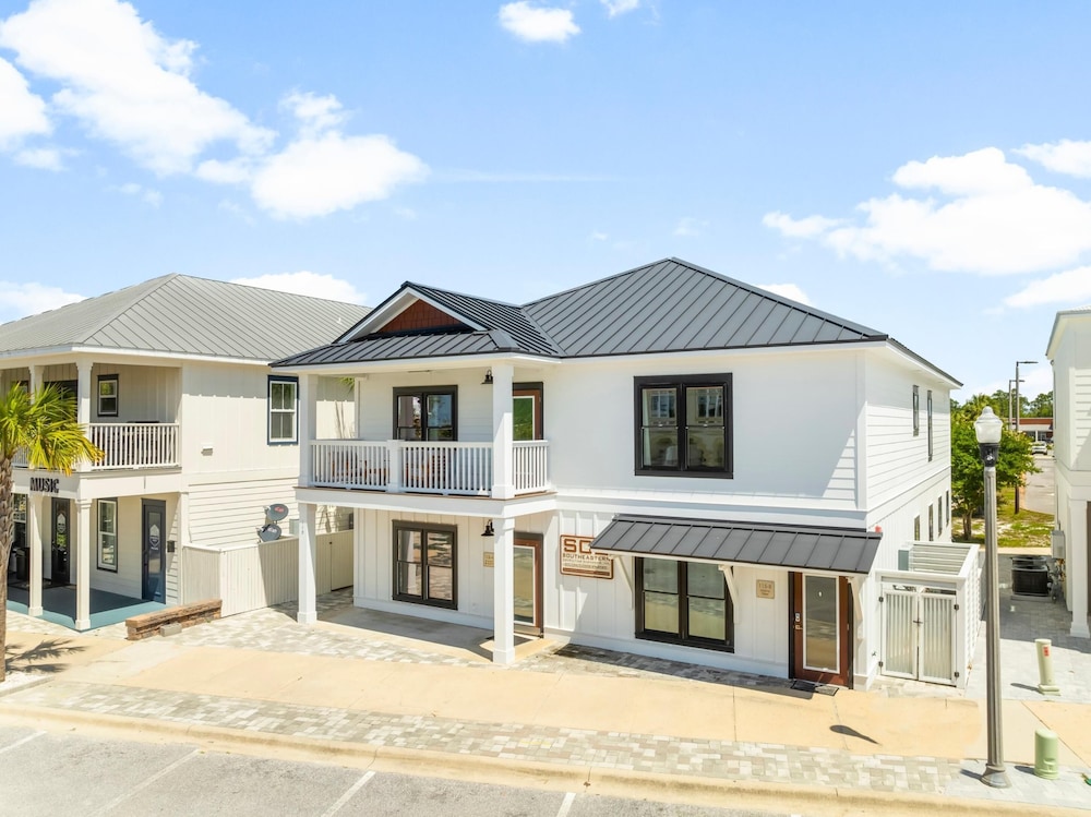 Pet Friendly Beach House - Marina View