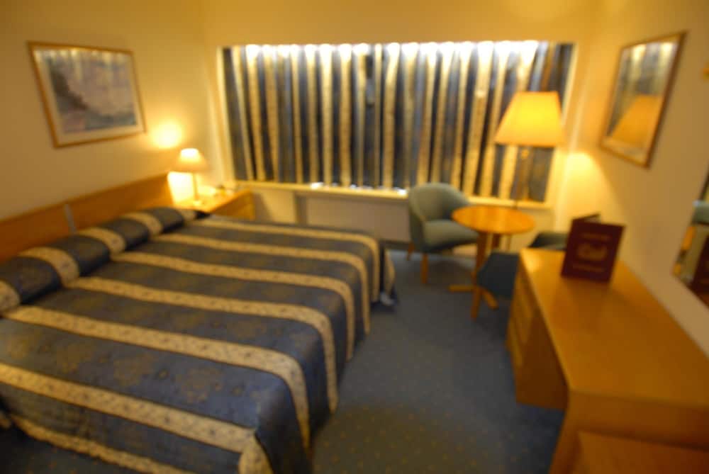 Oaklands Lodge Hotel view 5