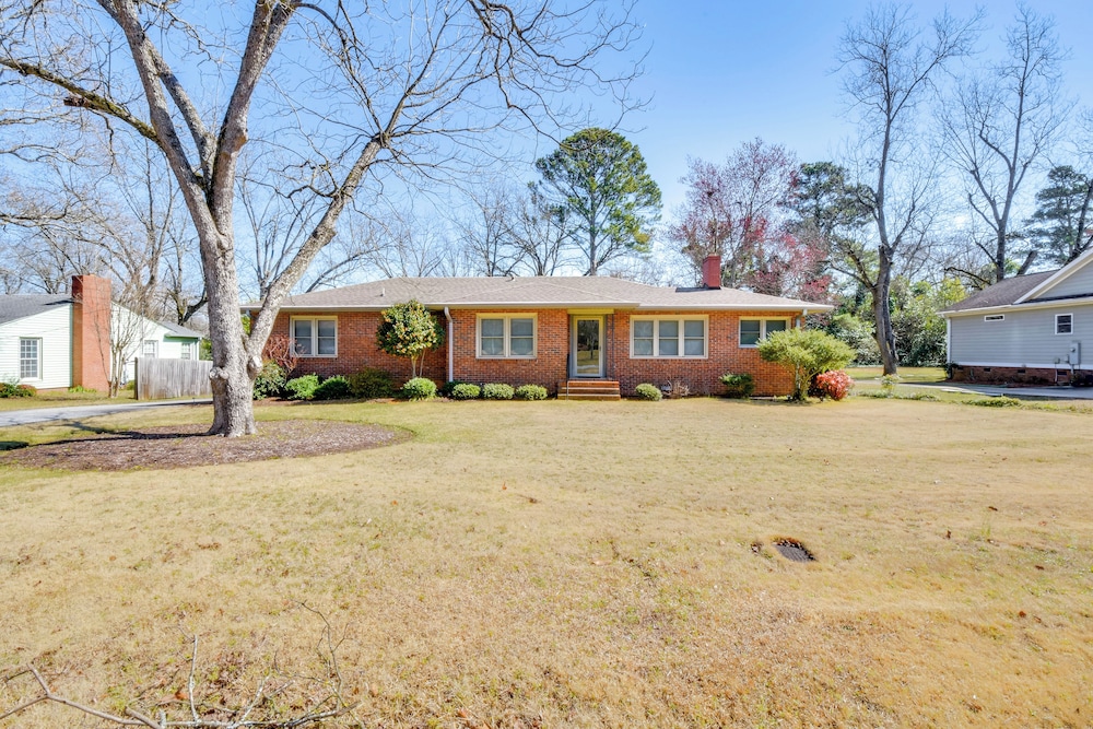 4 Mi to Lake Hartwell: Welcoming Family Home