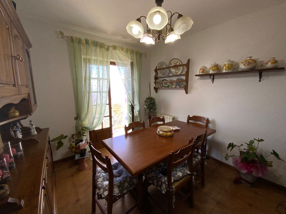 Apartment - Sleeps 2, Balcony & Parking