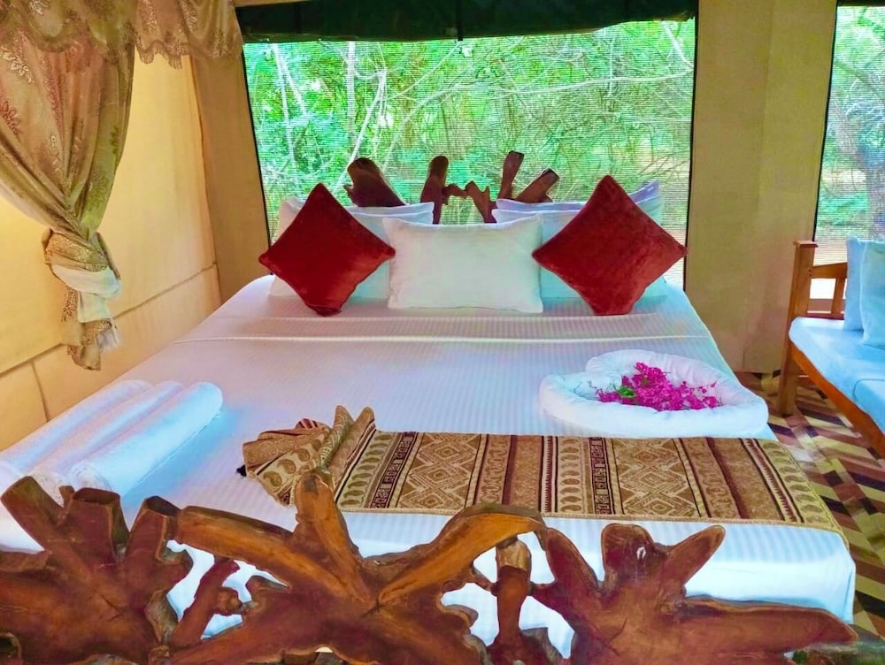 Podi Hoona Yala Safari Camp