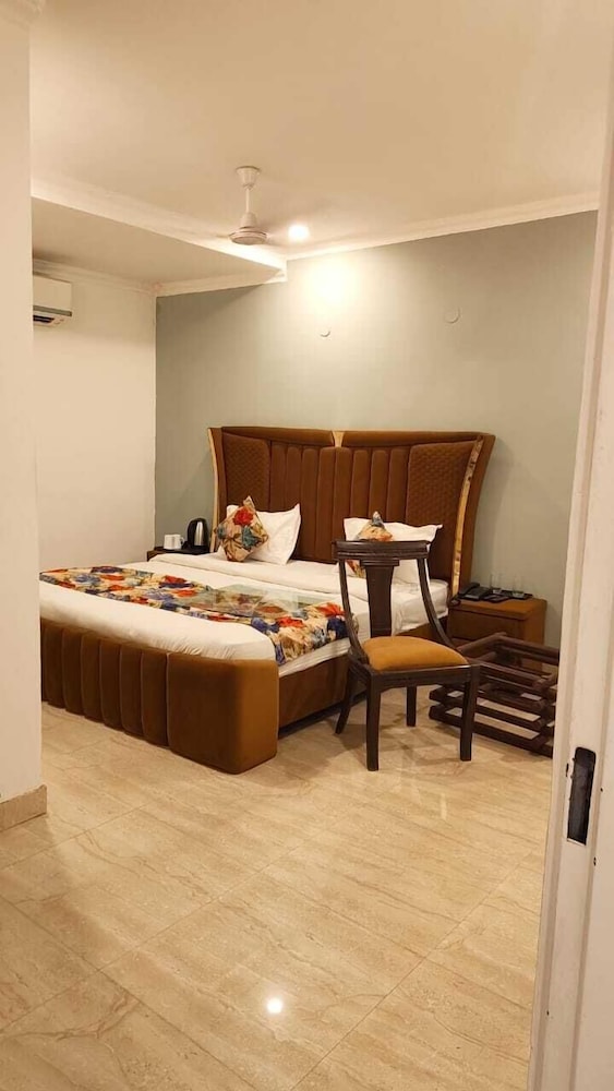 Haveli NH 8