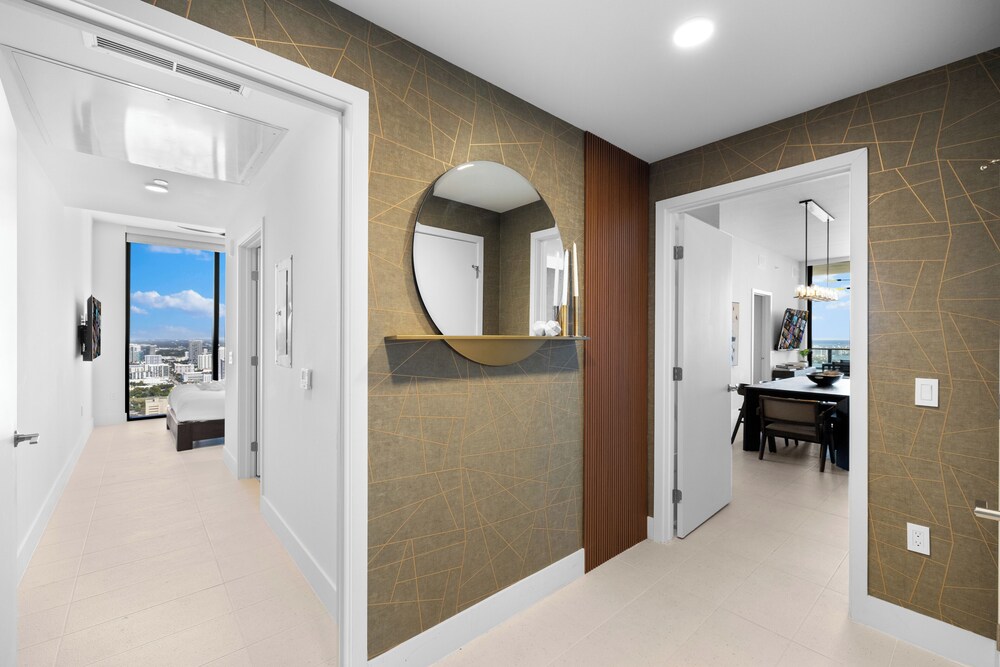 Lux Studio W City Views and Pool
