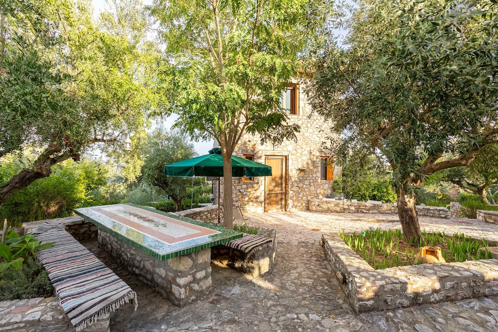 Stone Farmhouse in Groves - Sea Mountain Views