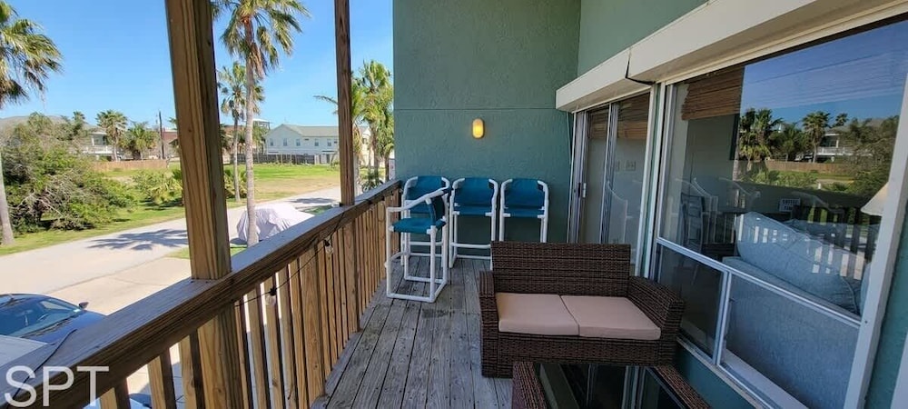 Large 3 Bedr Bay Views Pool Great Deck 3 Bedroom Condo