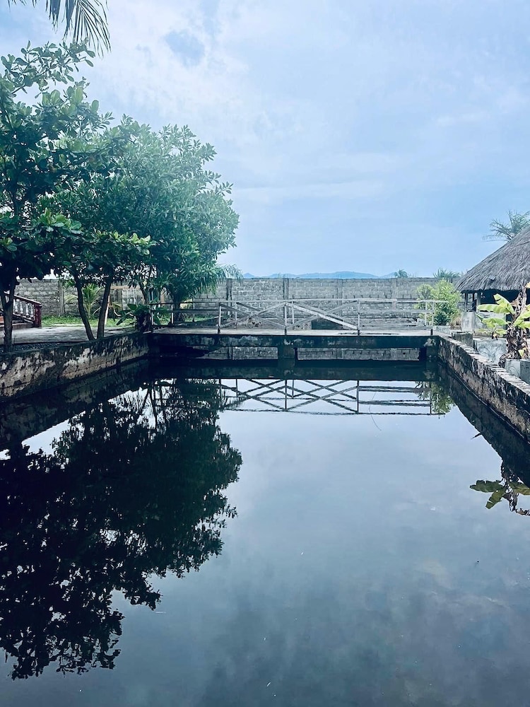 B. Home Resort and Spa