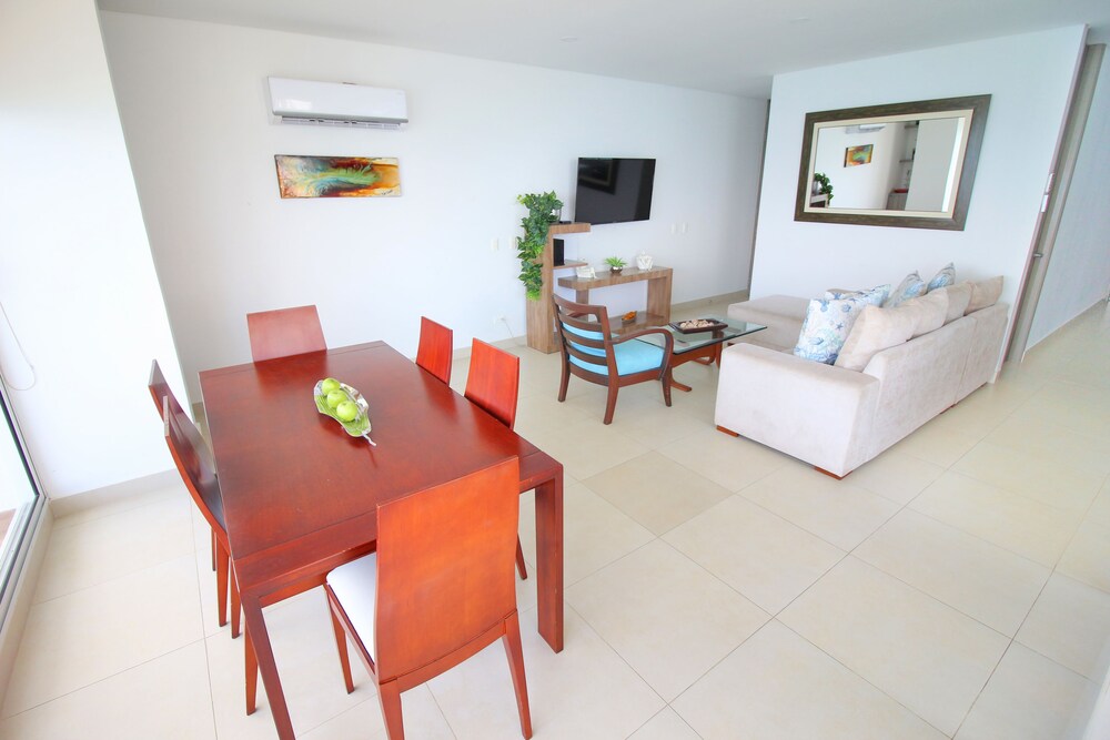 Apartamentos SOHO Elite - Frente al Mar