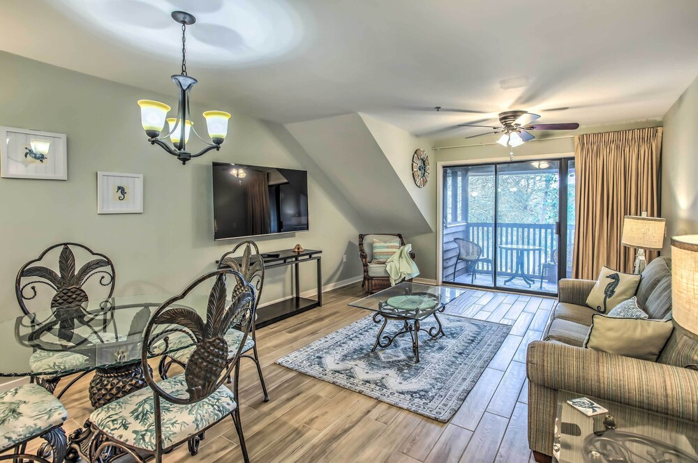 Myrtle Beach Condo w/ Pool < 1/2 Mi to Beach! view 3