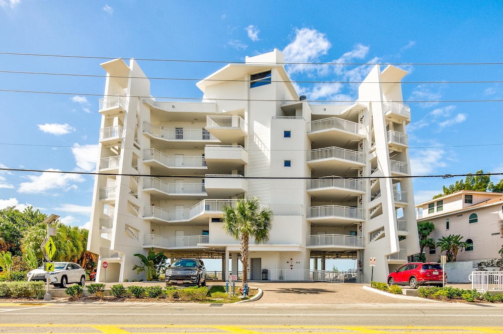 Oceana 203 West