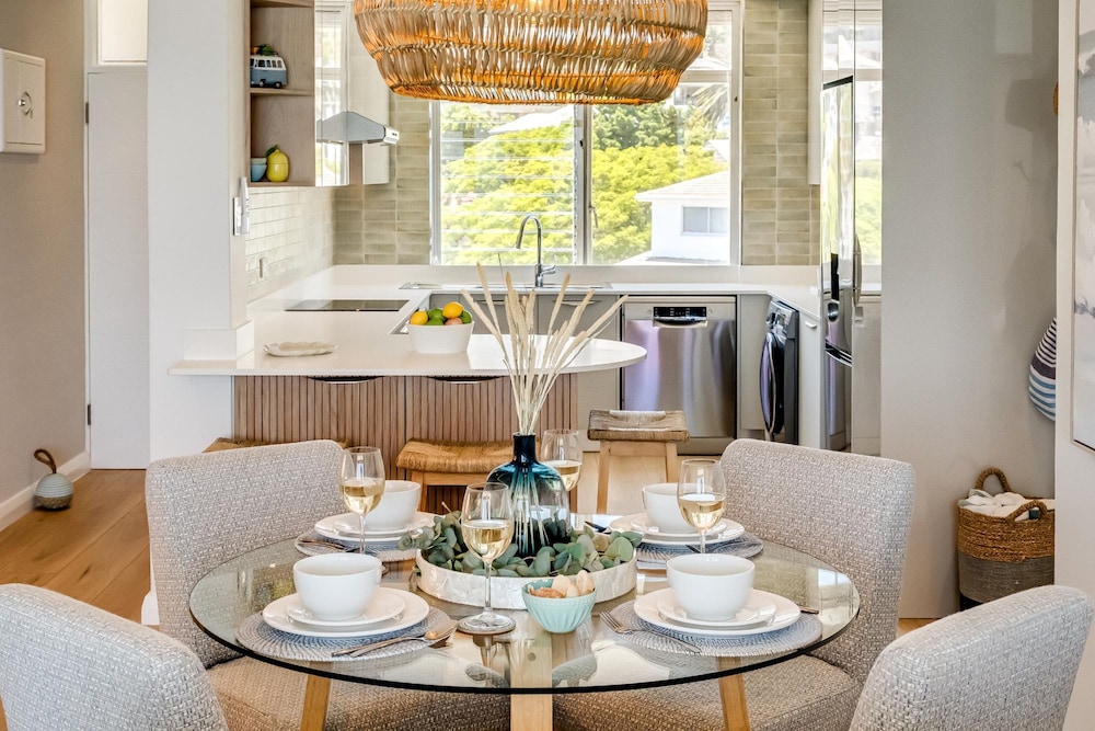 Apartment w Sea Views by Camps Bay Beach Kyanos