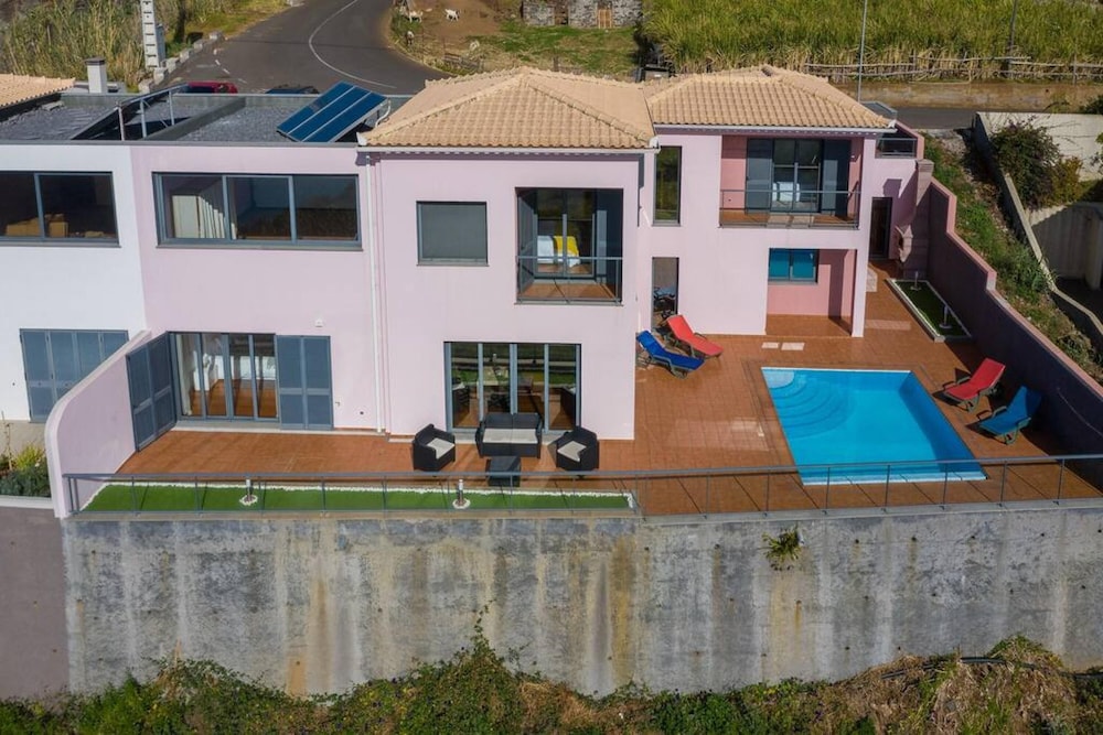 Hotel Canhas Views Pool and Barbecue - Image 1