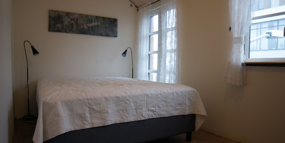 Three Sisters Studio Apartments