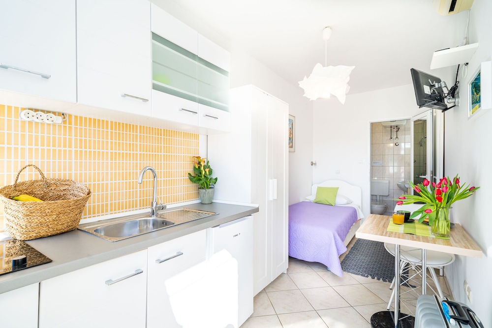 Jele Rooms