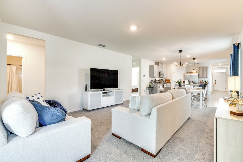 Playground Access: Winter Haven Getaway w/ Patio!