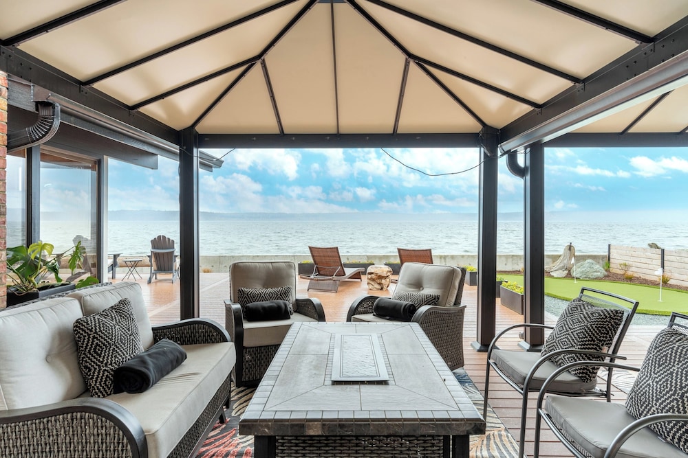 Oceanfront w/ Game Room, Fire Pit, Panoramic Views Angels Landing by Avantstay view 2