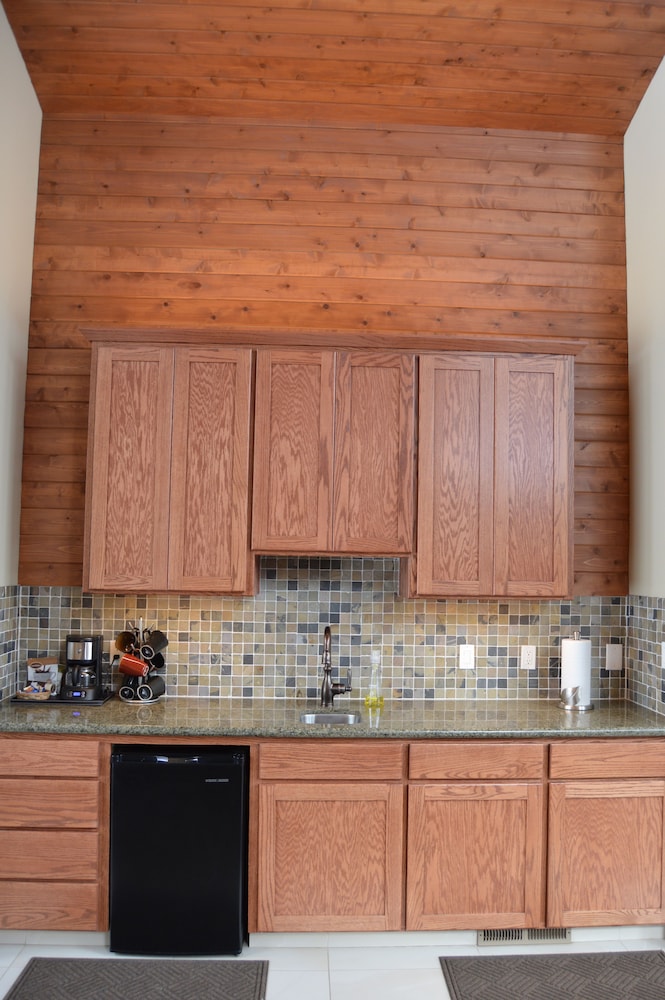 Montecito Sequoia Lodge view 5