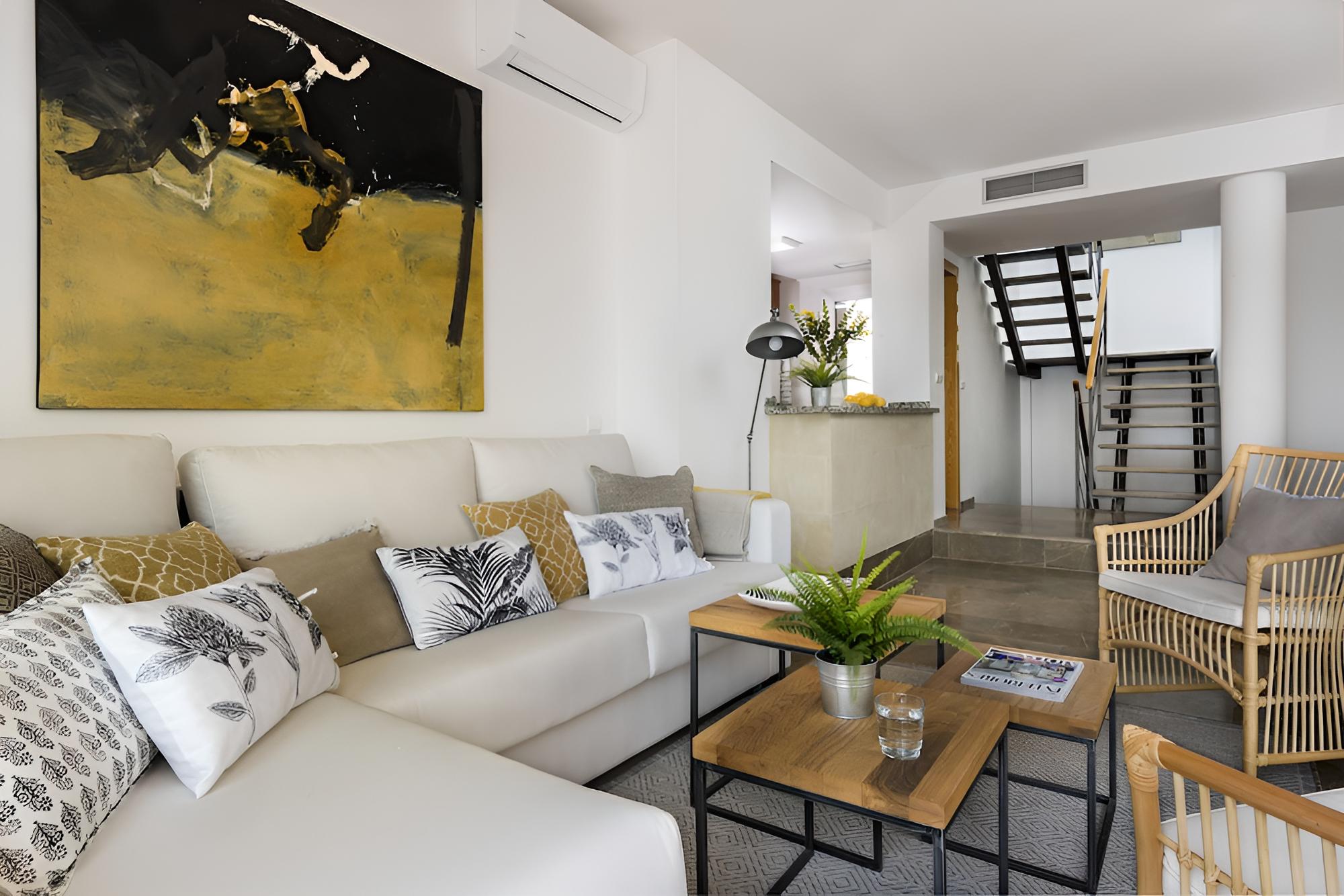 Beautiful 2 Bd House With Terrace & Views to the Beach Pedregalejo