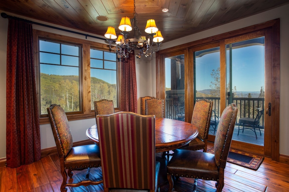 Grand Lodge - Three Bedroom #301 - Ski-in/ski-out 3 Condo