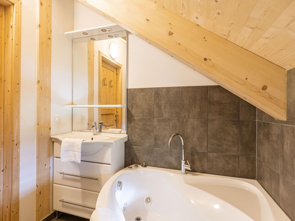 Exclusive Chalet With Whirlpool
