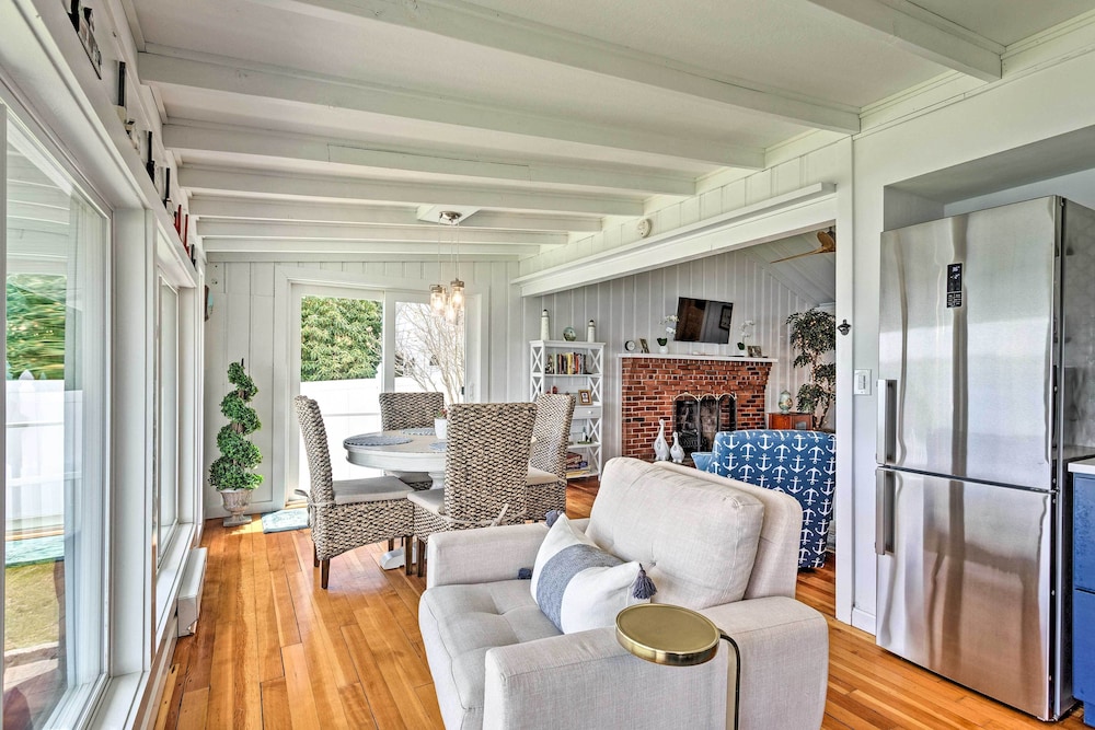 Waterfront Portsmouth Cottage: 8 Mi. From Newport!