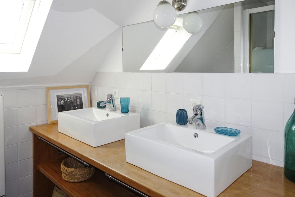 Comfortable Holiday Home With Enclosed Garden